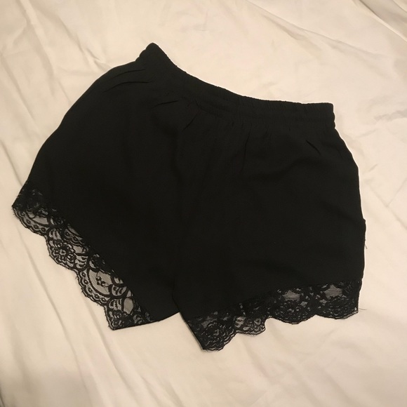 Rehab lace shorts by Lilly Ghalichi. - Picture 3 of 3